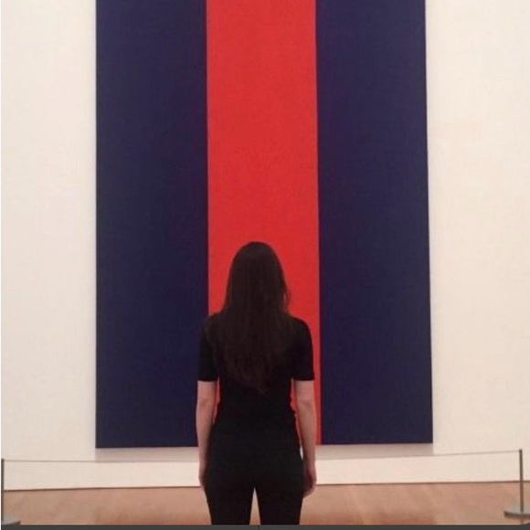 Meet your Posher, Ariana - Picture 1 of 2